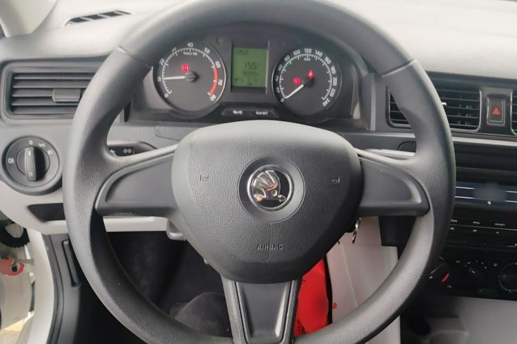 Used Skoda Rapid 2015 1.6L Manual Le Xuan Model Steering Wheel