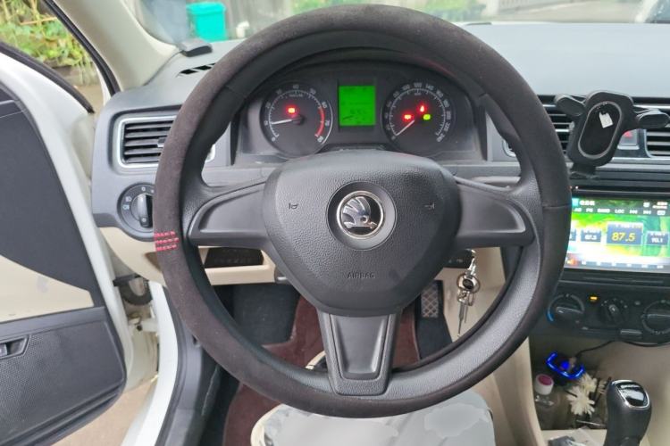 Used Skoda Rapid 2015 1.6L Automatic Smart Selection Model Steering Wheel