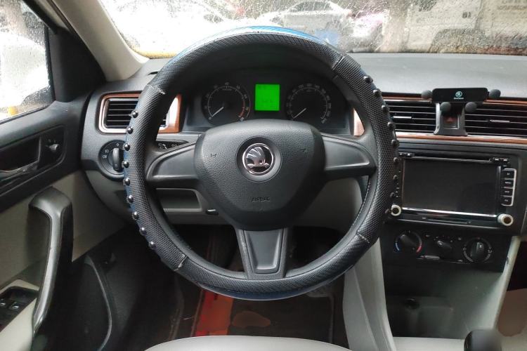 Used Skoda Rapid 2015 1.6L Manual Smart Selection Model Steering Wheel
