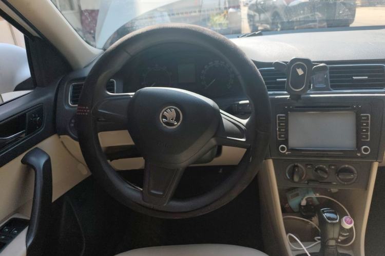 Used Skoda Rapid 2015 1.6L Automatic Smart Selection Model Steering Wheel