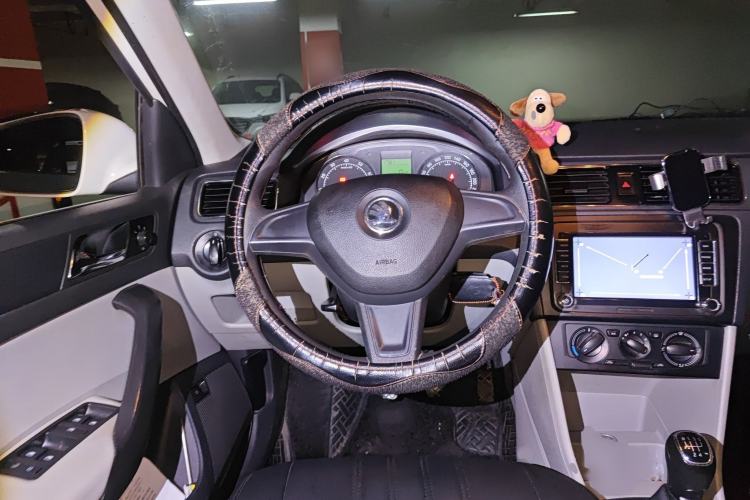 Used Skoda Rapid 2015 1.6L Manual Smart Selection Model Steering Wheel