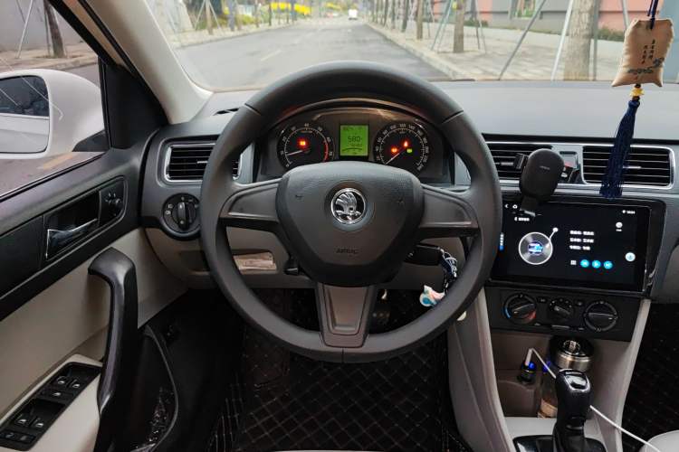 Used Skoda Rapid 2015 1.6L Automatic Smart Selection Model Steering Wheel