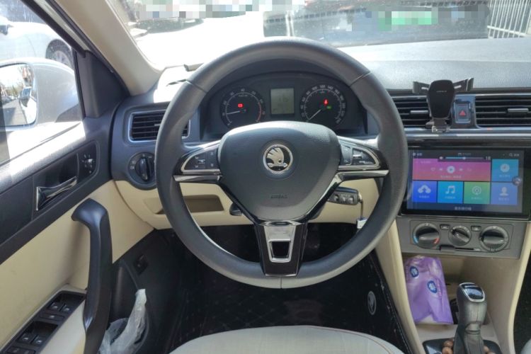 Used Skoda Rapid 2015 1.6L Automatic Smart Selection Model Steering Wheel