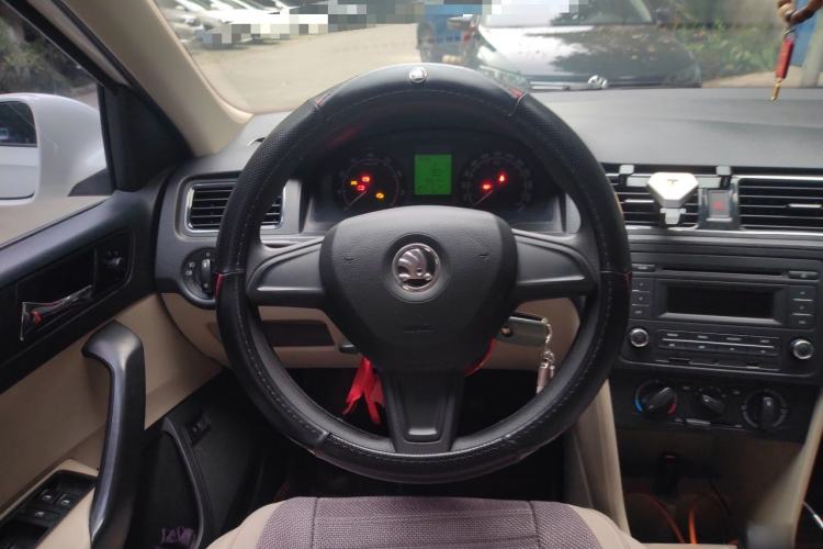 Used Skoda Rapid 2015 1.6L Manual Smart Selection Model Steering Wheel