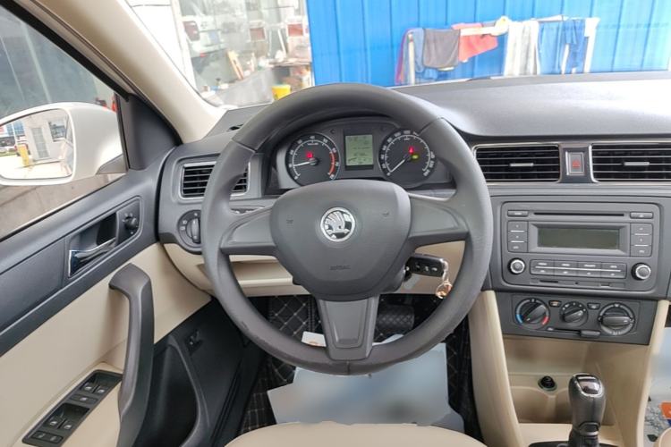 Used Skoda Rapid 2015 1.6L Automatic Smart Selection Model Steering Wheel