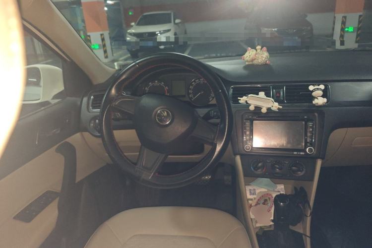 Used Skoda Rapid 2015 1.6L Automatic Smart Selection Model Steering Wheel
