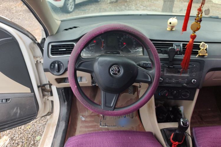 Used Skoda Rapid 2015 1.6L Manual Smart Selection Model Steering Wheel