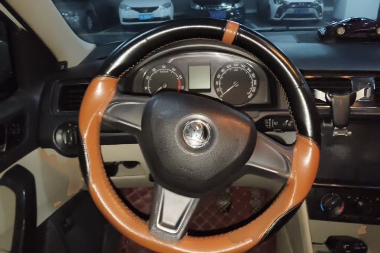Used Skoda Rapid 2015 1.6L Manual Smart Selection Model Steering Wheel