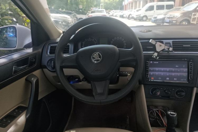 Used Skoda Rapid 2015 1.6L Automatic Smart Selection Model Steering Wheel