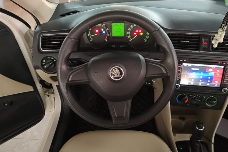 Used Skoda Rapid 2015 1.6L Automatic Smart Selection Model Steering Wheel