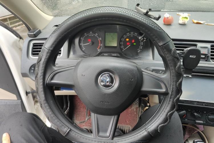 Used Skoda Rapid 2015 1.6L Automatic Smart Selection Model Steering Wheel