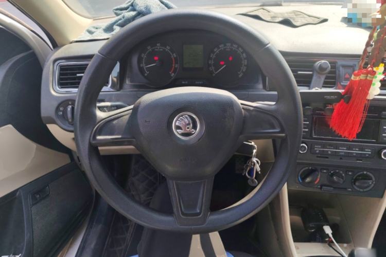 Used Skoda Rapid 2015 1.6L Manual Smart Selection Model Steering Wheel