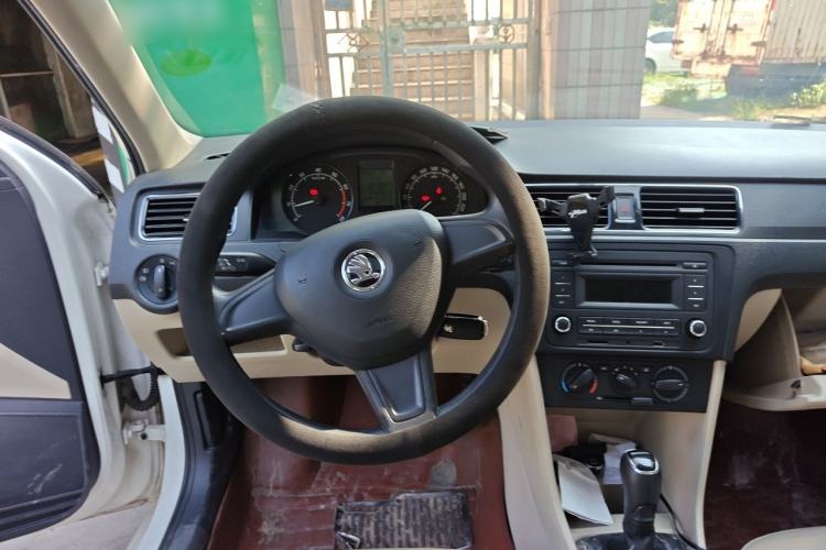 Used Skoda Rapid 2015 1.6L Automatic Smart Selection Model Steering Wheel