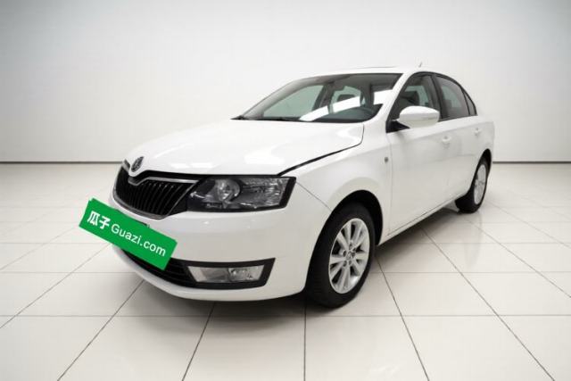 Używany Skoda Rapid 2015 1.6L Manual Smart Selection Model