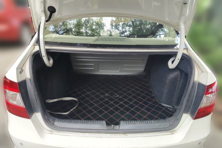 Used Skoda Rapid 2015 1.6L Manual Smart Selection Model Trunk