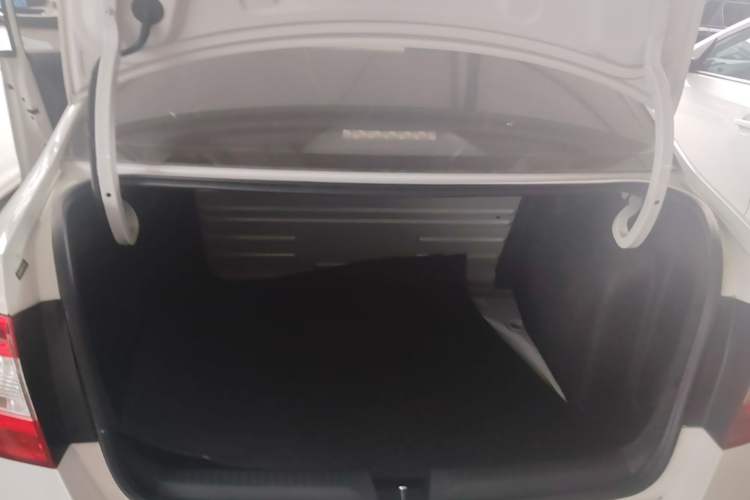 Used Skoda Rapid 2015 1.6L Manual Le Xuan Model Trunk