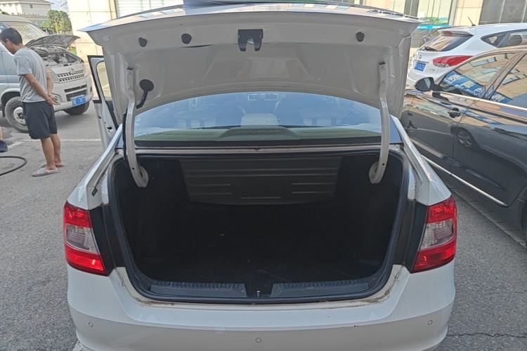 Used Skoda Rapid 2015 1.6L Automatic Smart Selection Model Trunk