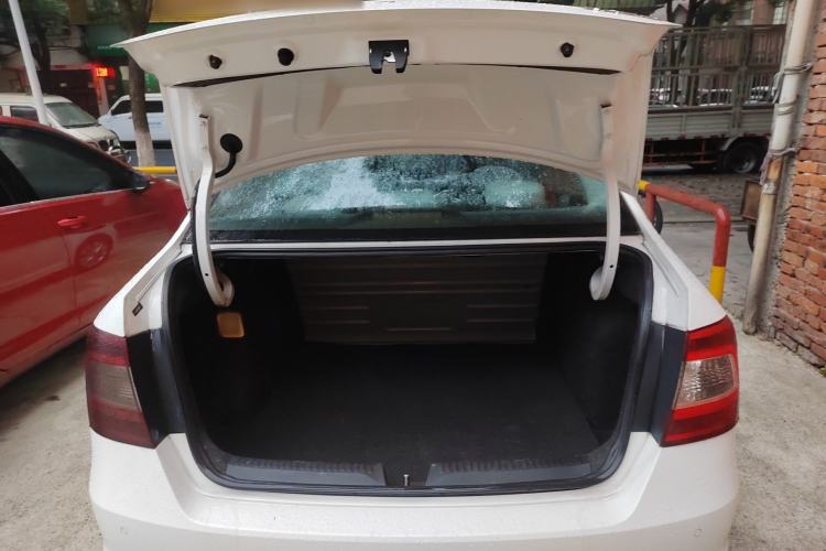 Used Skoda Rapid 2015 1.6L Manual Smart Selection Model Trunk