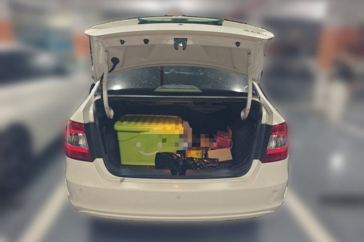 Used Skoda Rapid 2015 1.6L Automatic Smart Selection Model Trunk