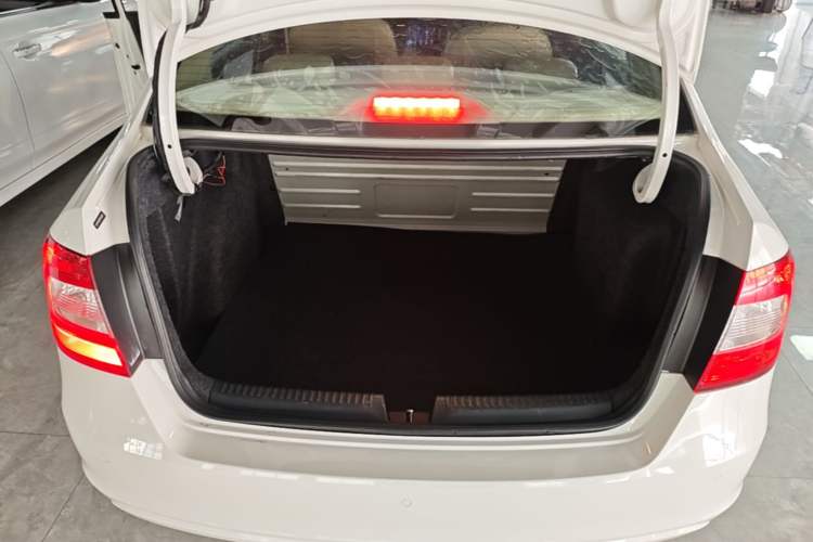 Used Skoda Rapid 2015 1.6L Automatic Smart Selection Model Trunk