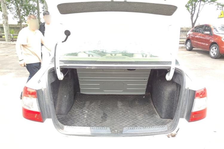 Used Skoda Rapid 2015 1.6L Manual Smart Selection Model Trunk