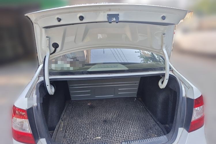 Used Skoda Rapid 2015 1.6L Automatic Smart Selection Model Trunk