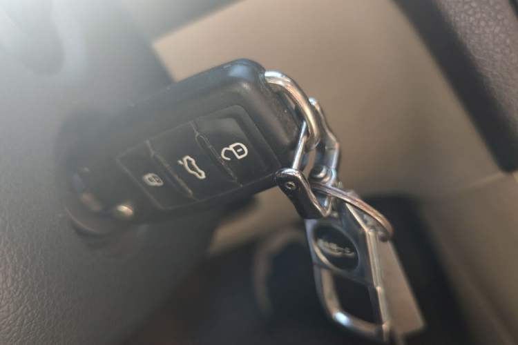 Used Skoda Rapid 2015 1.6L Automatic Smart Selection Model Vehicle Key