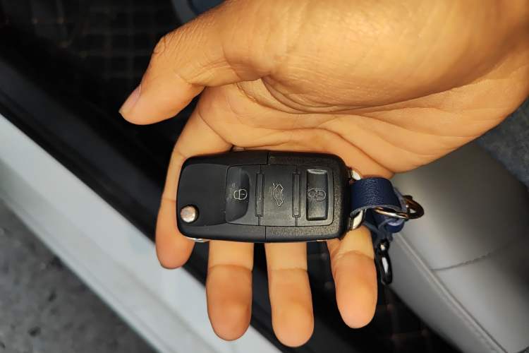Used Skoda Rapid 2015 1.6L Automatic Smart Selection Model Vehicle Key