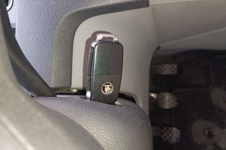 Used Skoda Rapid 2015 1.6L Manual Le Xuan Model Vehicle Key