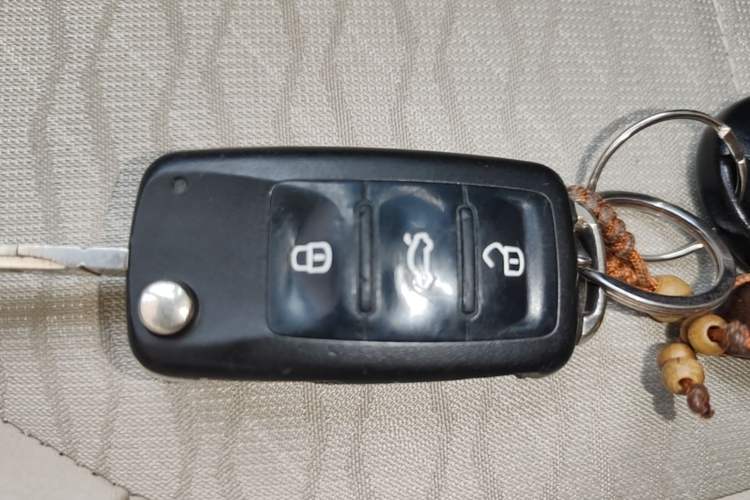 Used Skoda Rapid 2015 1.6L Automatic Smart Selection Model Vehicle Key