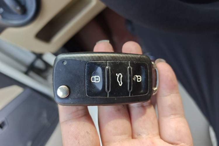 Used Skoda Rapid 2015 1.6L Automatic Smart Selection Model Vehicle Key