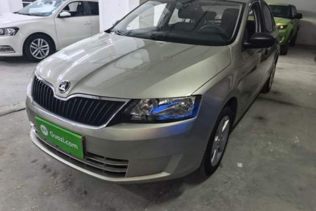 Skoda Rapid 2015 1.6L Automatic Enjoyment Selection Model d’occasion