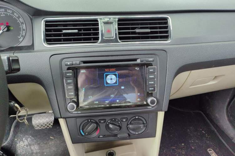 Used Skoda Rapid 2015 1.6L Automatic Smart Selection Model Audio And AC Panel
