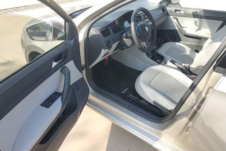 Used Skoda Rapid 2015 1.6L Automatic Smart Selection Model Driver Seat