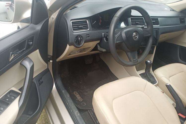 Used Skoda Rapid 2015 1.6L Automatic Smart Selection Model Driver Seat