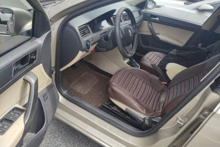 Used Skoda Rapid 2015 1.6L Automatic Smart Selection Model Driver Seat