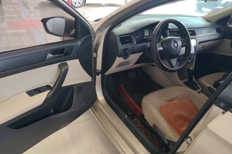 Used Skoda Rapid 2015 1.6L Automatic Smart Selection Model Driver Seat