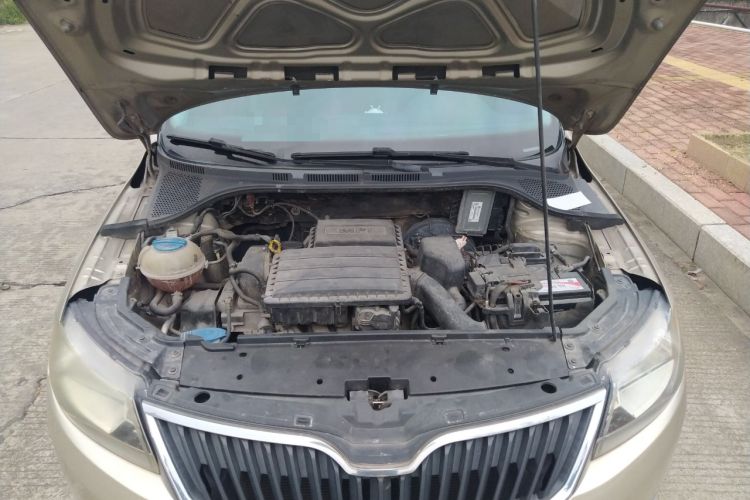 Used Skoda Rapid 2015 1.6L Automatic Smart Selection Model Engine Bay