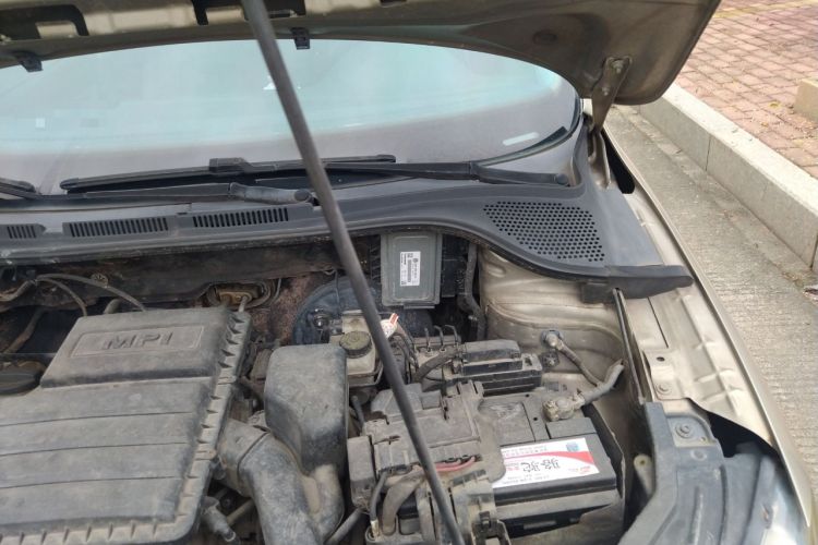 Used Skoda Rapid 2015 1.6L Automatic Smart Selection Model Engine Bay Left