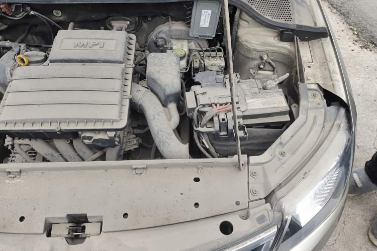 Used Skoda Rapid 2015 1.6L Manual Smart Selection Model Engine Bay Left