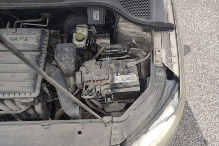 Used Skoda Rapid 2015 1.6L Automatic Smart Selection Model Engine Bay Left