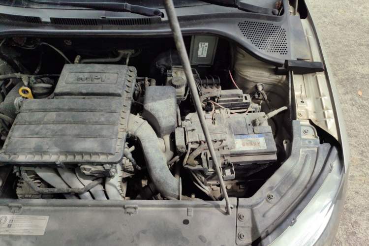 Used Skoda Rapid 2015 1.6L Automatic Smart Selection Model Engine Bay Left