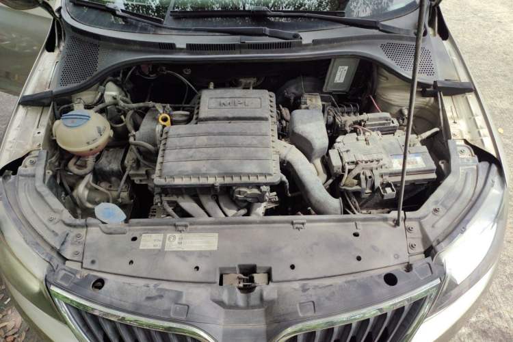 Used Skoda Rapid 2015 1.6L Automatic Smart Selection Model Engine Bay