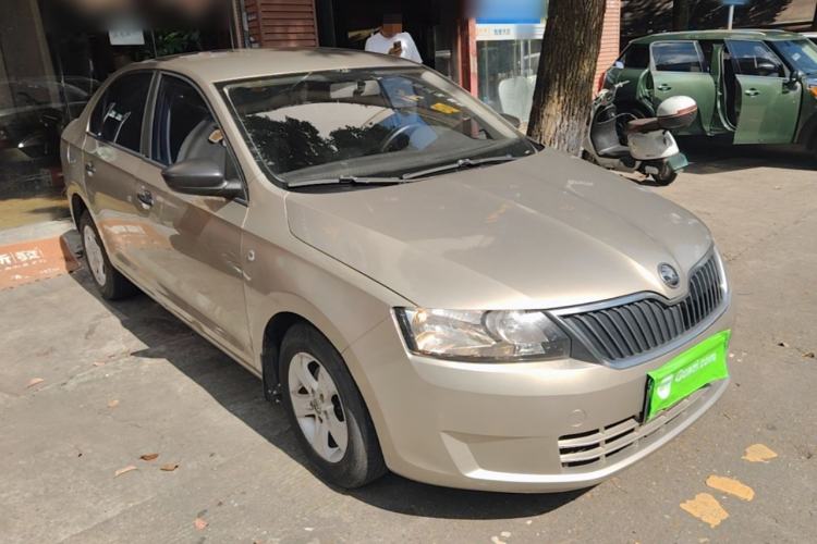Used Skoda Rapid 2015 1.6L Manual Le Xuan Model Exterior 1