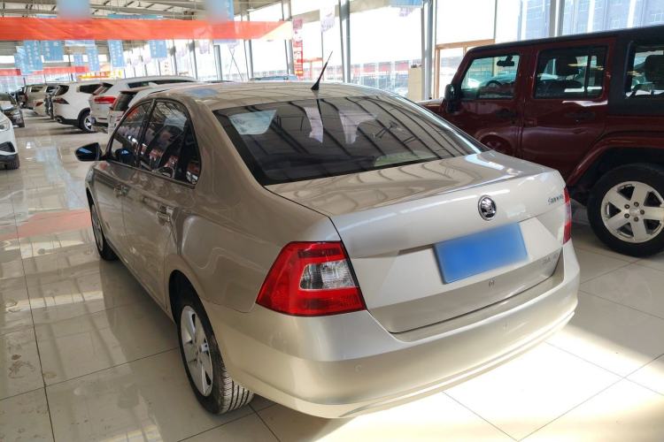 Used Skoda Rapid 2015 1.6L Automatic Smart Selection Model Exterior 2
