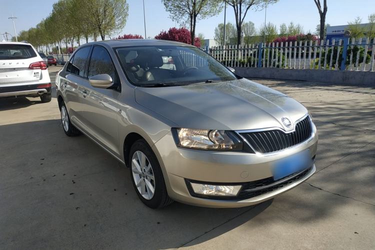 Used Skoda Rapid 2015 1.6L Automatic Smart Selection Model Front Right 45 Deg