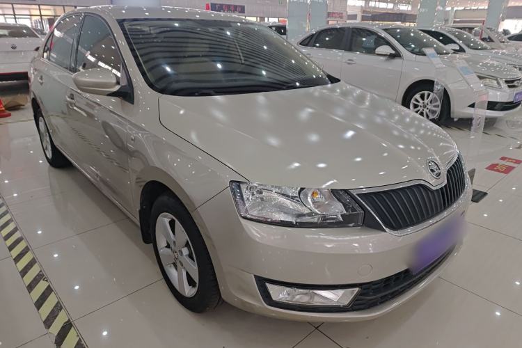 Used Skoda Rapid 2015 1.6L Automatic Smart Selection Model Front Right 45 Deg