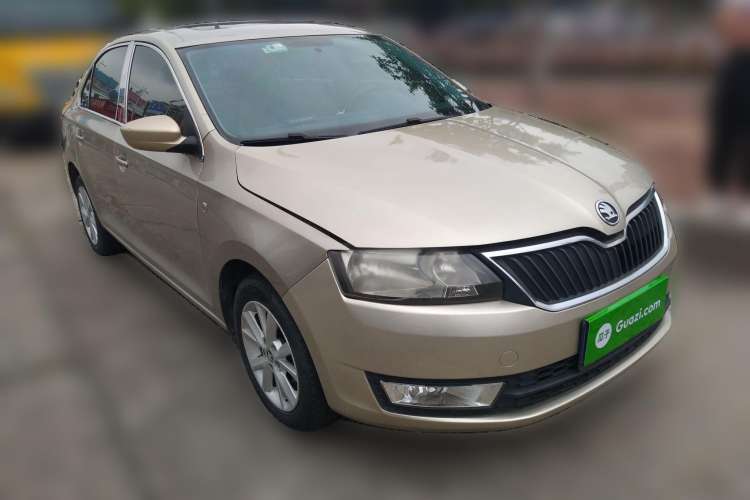 Used Skoda Rapid 2015 1.6L Automatic Smart Selection Model Front Right 45 Deg