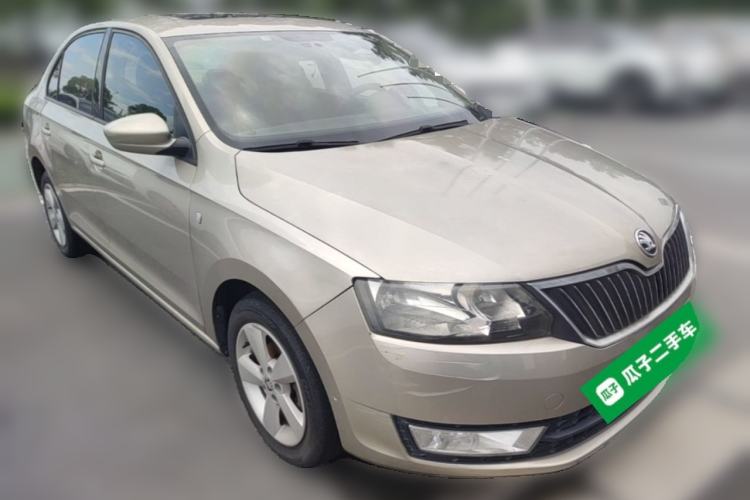 Used Skoda Rapid 2015 1.6L Automatic Smart Selection Model Front Right 45 Deg