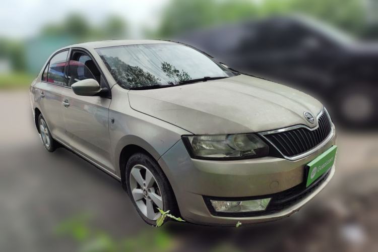 Used Skoda Rapid 2015 1.6L Automatic Smart Selection Model Front Right 45 Deg